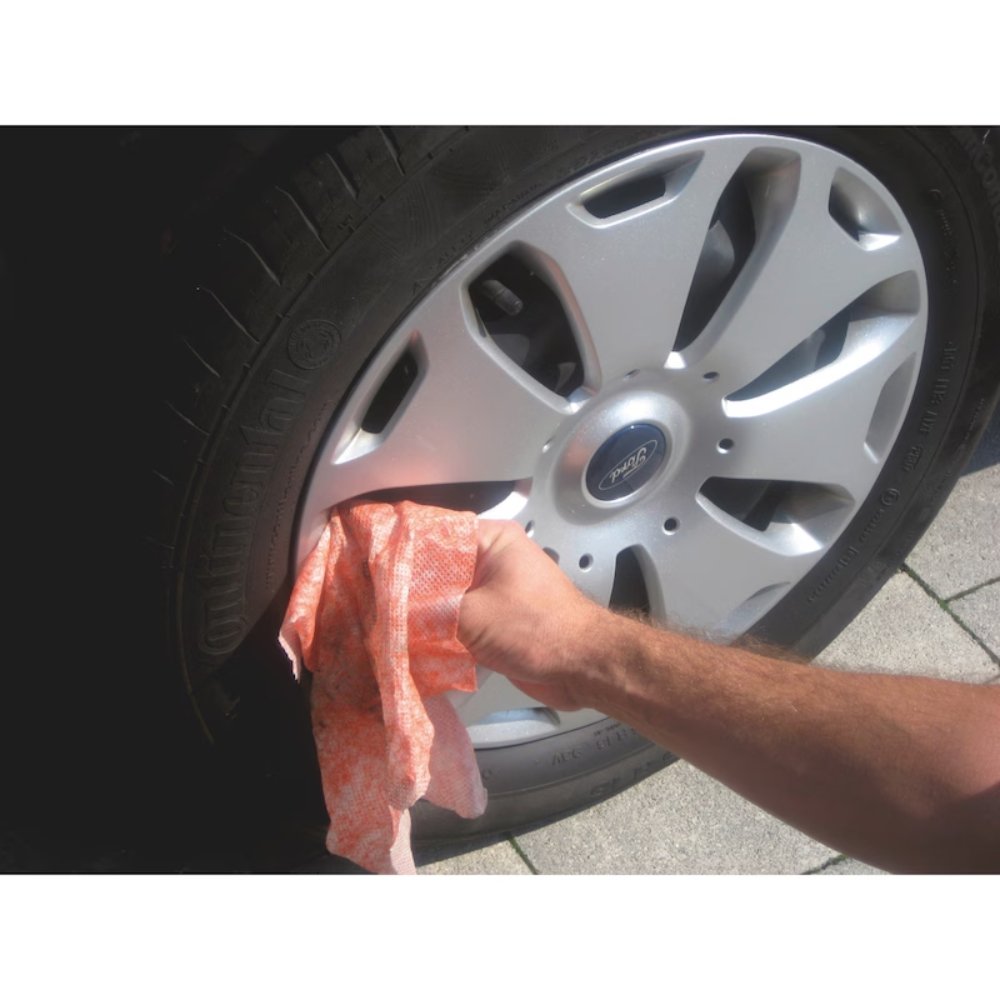 Würth Industrial Cleaning Wipes cleaning grease from an alloy wheel